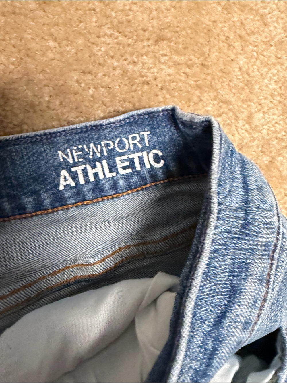 American Eagle Outfitters Men's Straight Jeans in Light and Dark Blue Washes - Picture 4 of 16